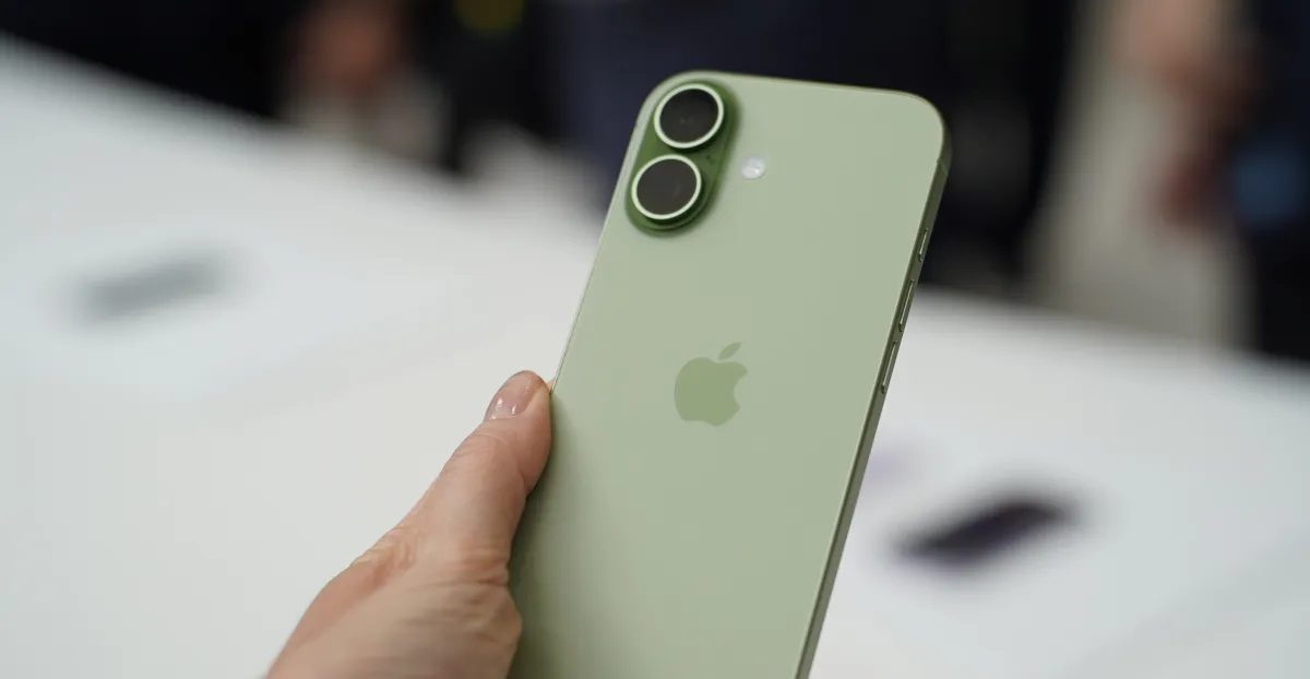 Apple отложит выпуск базовой модели iPhone 18 до 2025 года
