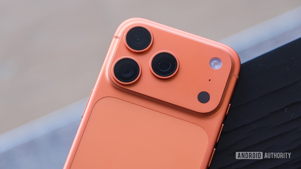 Apple Integrates Google Lens-Like Camera Features into Siri