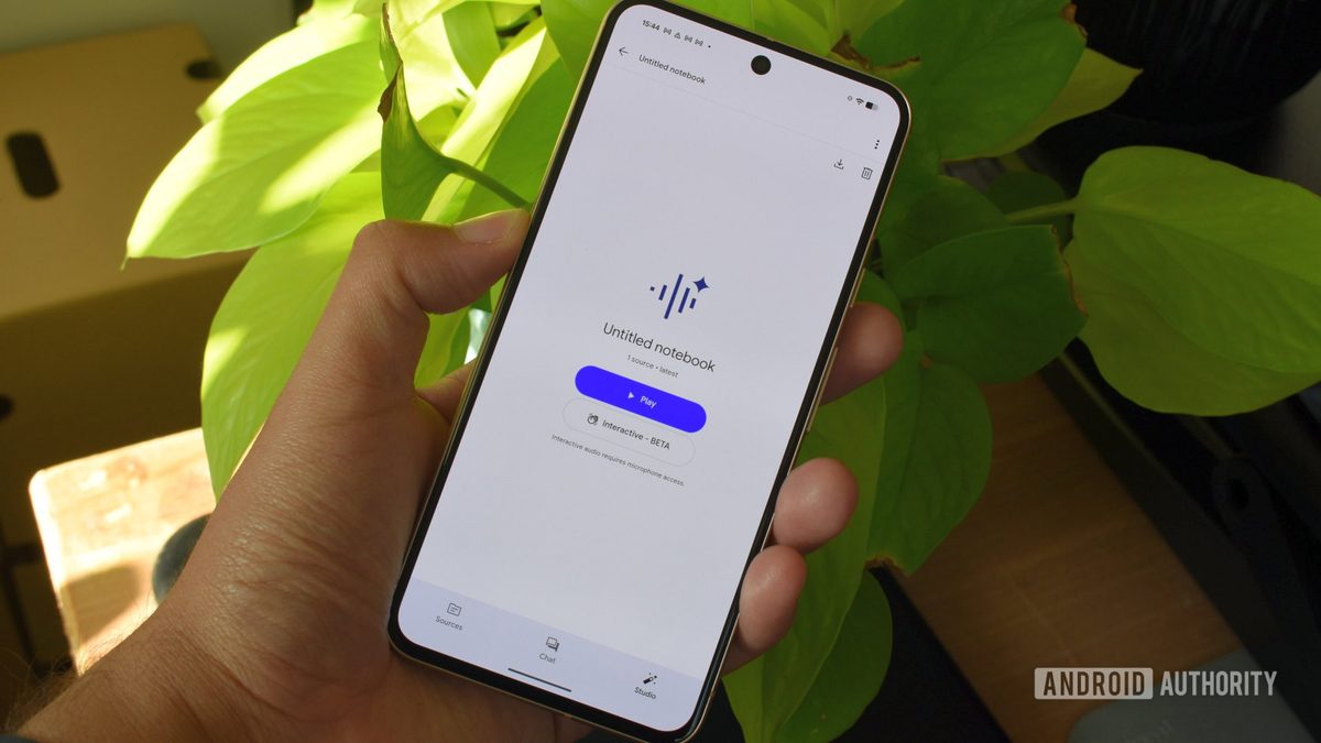 Google обновил NotebookLM: теперь AI генерирует код, отчёты и презентации