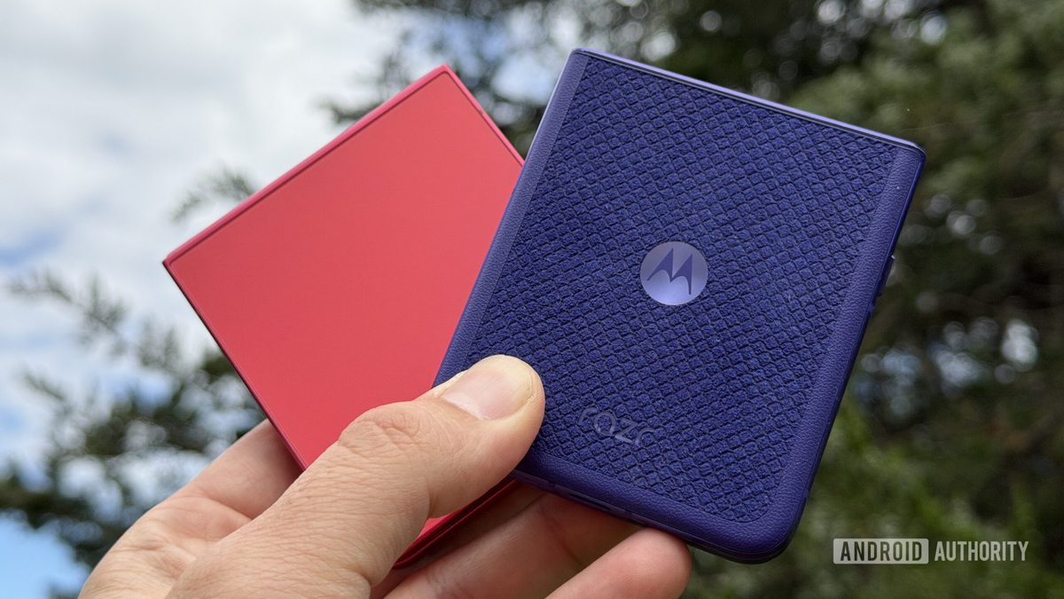 Motorola Razr Ultra (2026) 对比 Galaxy Z Flip 7:哪款折叠屏手机更值得选择?