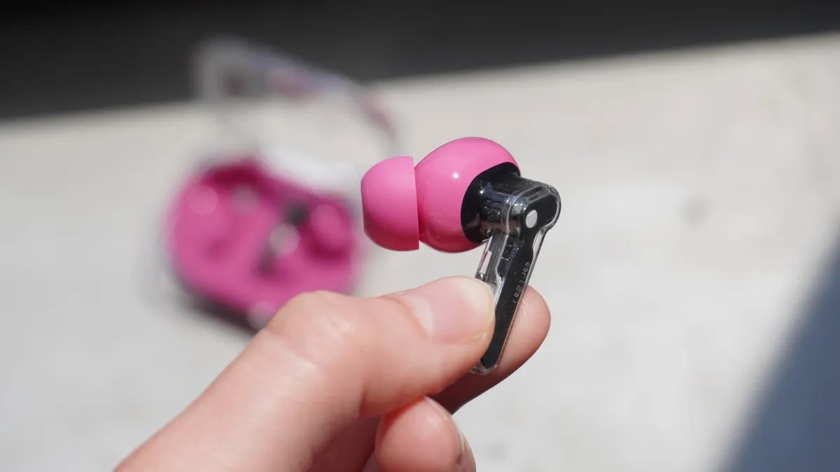 Обзор Nothing Ear (3a): стильные наушники с мощным звуком и уникальными функциями