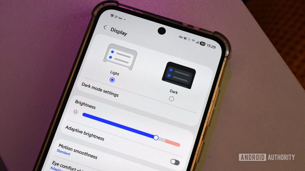 Samsung может добавить темные иконки для режима Dark Mode в One UI 9.5